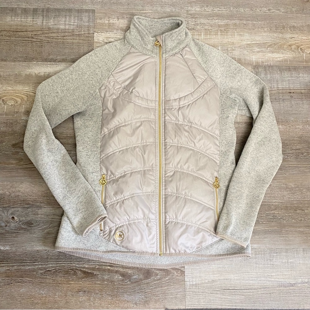Michael Kors W’s Light Gray Puffer Sweater Jacket w. Gold Accents - size Medium
